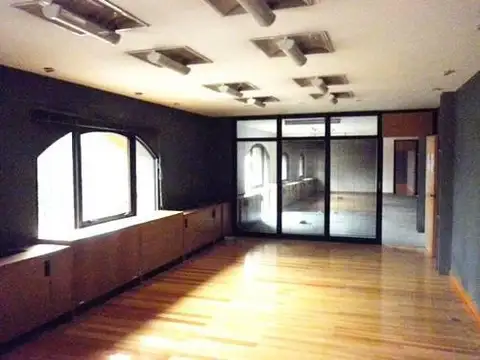 Oficina en Venta con 2 cocheras