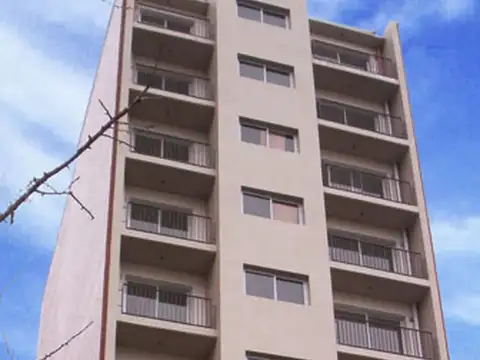 Excelente Monoambiente con cochera y balcón, orientación Nor