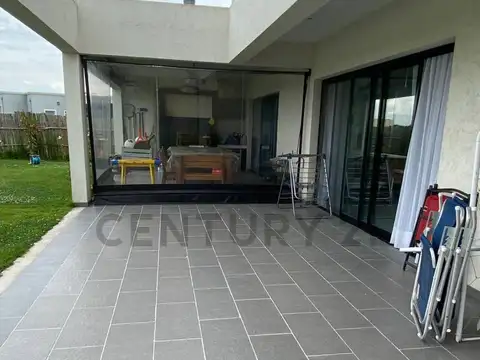 Casa 6 ambientes con 3 baños