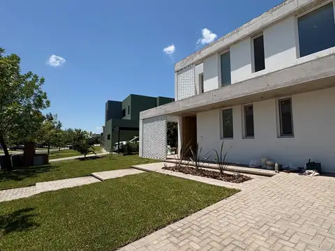 Casa en Venta en Puertos - Barrio Ceibos, USD 520.000