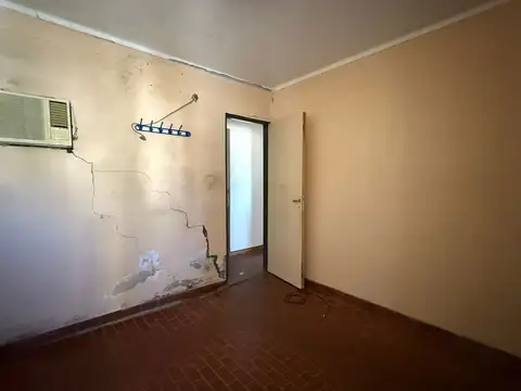 VENTA CASA A REACONDICIONAR ZONA OESTE