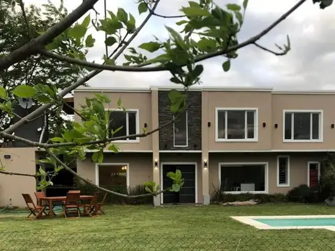 Casa en venta y alquiler, 5 ambientes - Barrio abierto en San Vicente