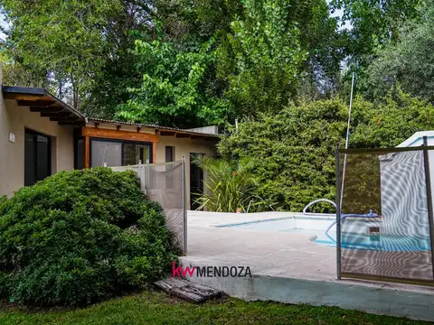 Casa en Chacras de Coria Callejon Privado