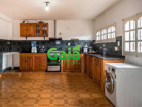 CASA EN ALQUILER .BARRIO INTERSINDICAL,4 DORMITORIOS.