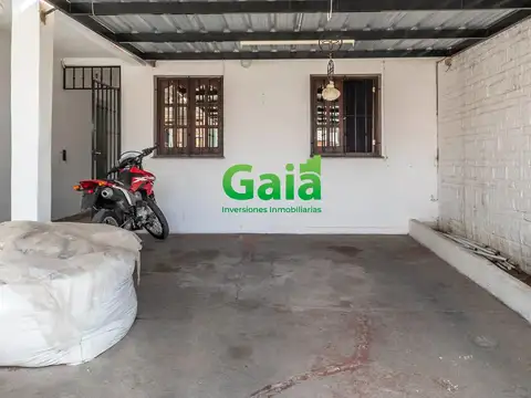 Casa en Alquiler con 1 cochera