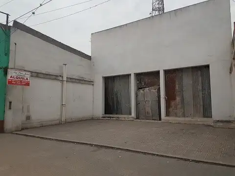 Galp?n en la calle principal de Alderete !