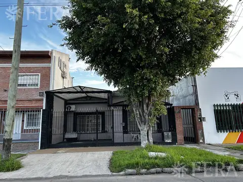 Venta de casa de 3 ambientes con cochera en Wilde
