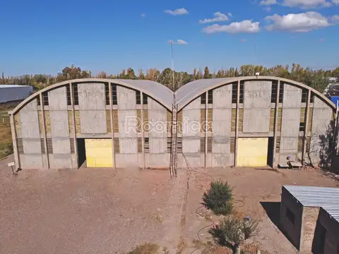 NAVES INDUSTRIALES Y/O LOTES - ZONA INDUSTRIAL