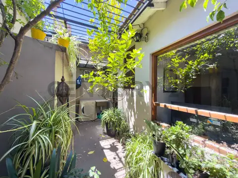 CASA EN VENTA EN ZONA PRIVILEGIADA DE CITY BELL - 474 esquina 14 A-