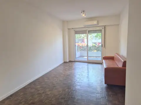 Alquiler Departamento 3 ambientes más una habitación de servico en Florida. Excelente ubicación.