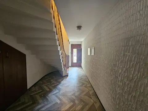 Depto Tipo Casa en Venta de 5 ambientes