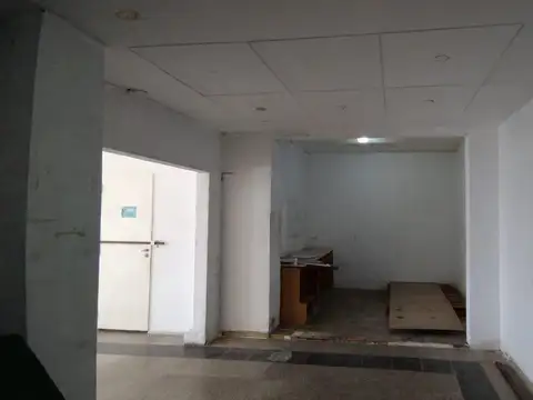 Alquiler local sobre avenida 27 de Febrero