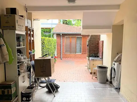 Casa en Venta con 3 cocheras