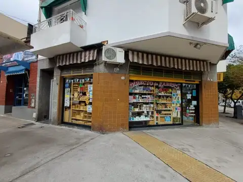 Local Comercial en Esquina sobre Avenida Alvarez Jonte