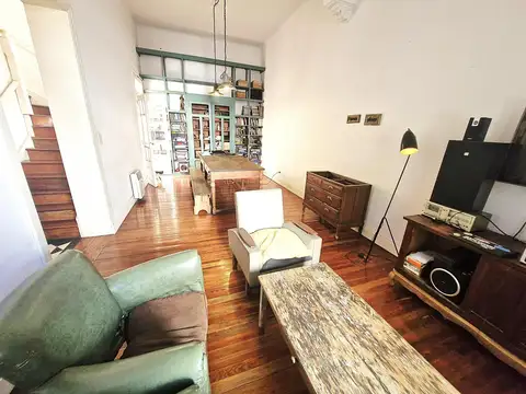 Venta Casa 4 ambientes en Liniers con patio y terraza