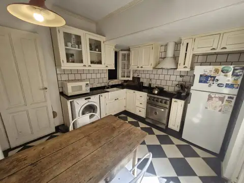 Venta Casa 4 ambientes en Liniers con patio y terraza