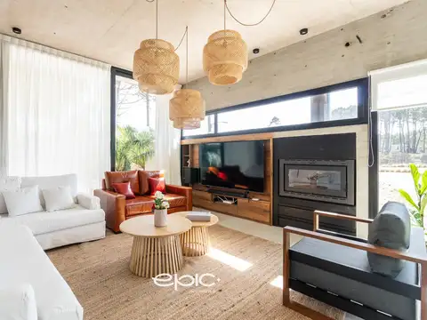 Casa 6 ambientes con 4 baños