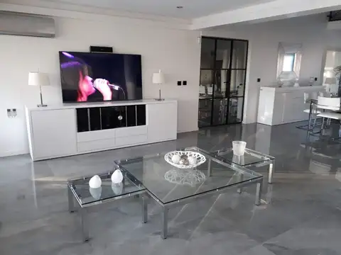 Casa 6 ambientes con 3 baños