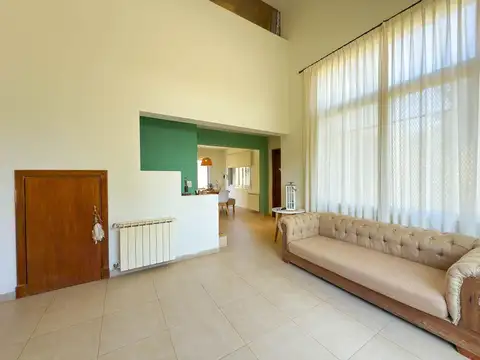 EN VENTA AMPLIA CASA ZONA UNCAS TANDIL