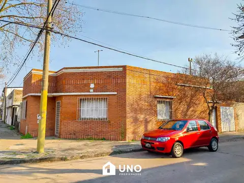 San Lorenzo y Gutenberg - Casa de 3 Dormitorios.