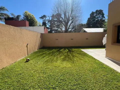 Casa 4 ambientes con 3 baños