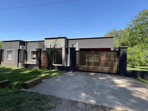 Casa de 4 amb. en lote de 1620 m2 a la venta en Cañuelas - Villa adriana