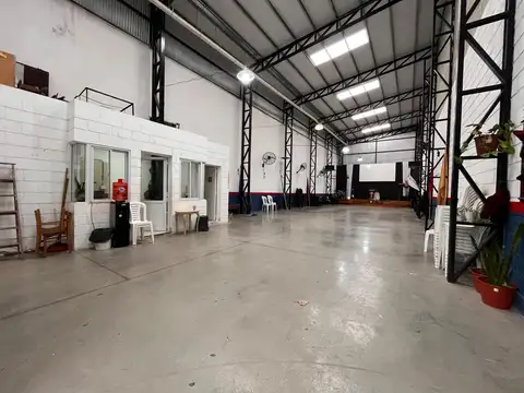 Galpon en Venta 8  mts Frente