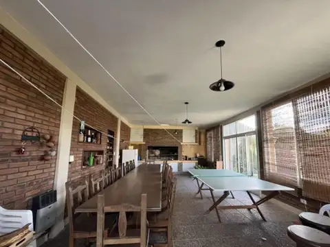 Casa 5 ambientes con 2 baños