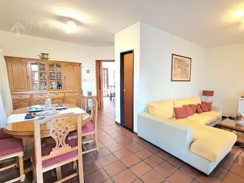 Casa 4 ambientes con 2 baños