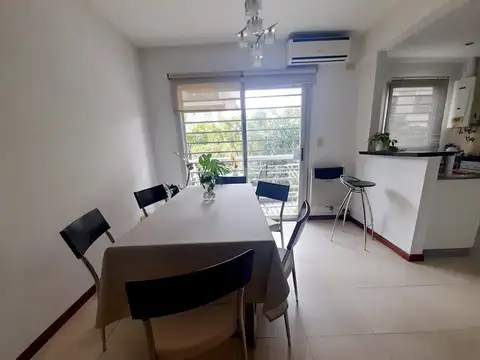 Departamento 2 ambientes en  Venta al frente, balcon, apto profesional Liniers