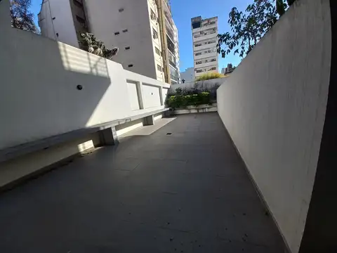 DEPARTAMENTO DE TRES AMBIENTES FLORES - AMPLIO PATIO