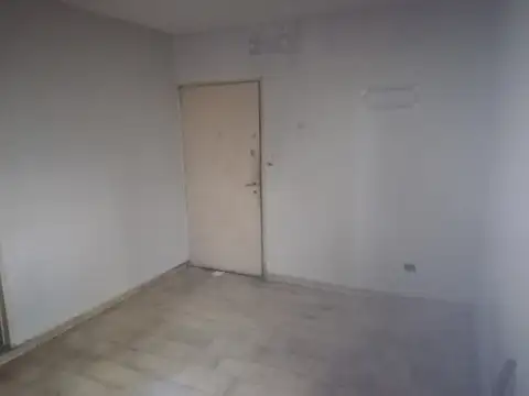 VENTA DE DEPTO. DE 2 AMB.  CON 2 PATIOS EN MONTE CASTRO