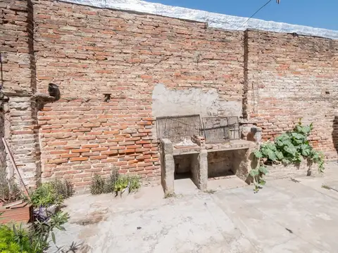 Casa 5 ambientes con 2 baños