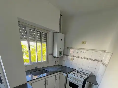 41 E/ 7 Y 8 635 , Piso 3