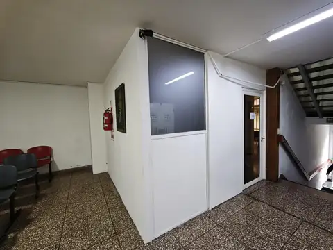 OFICINA A MEDIA CUADRA DE LA PLAZA DE ESCOBAR