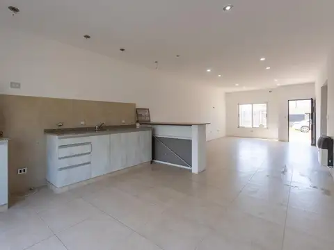 Casa 4 ambientes con 1 baño