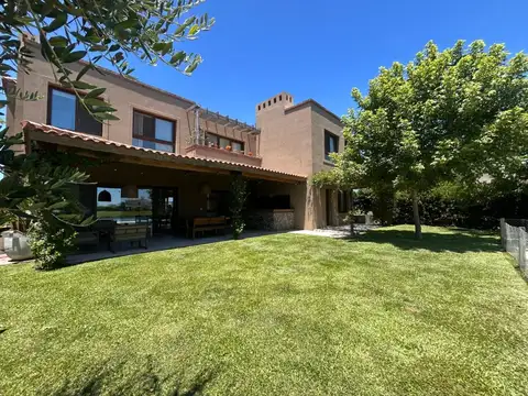 Casa en Venta en Puertos - Barrio Marinas, USD 790.000