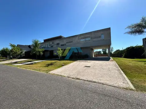 VENTA CASA 5 AMB. ALTOS DE CAMPO GRANDE 100