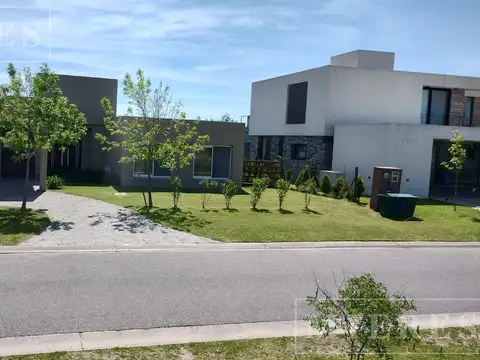 Casa en Alquiler Temporal en San Sebastian, USD 2.900