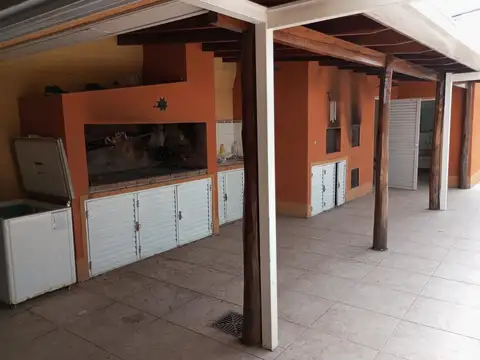 Casa 4 ambientes con 4 baños