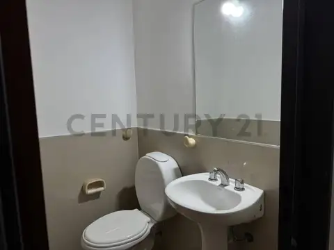 Local de 50 m2 frente vidriado a la Av. Menéndez Pidal