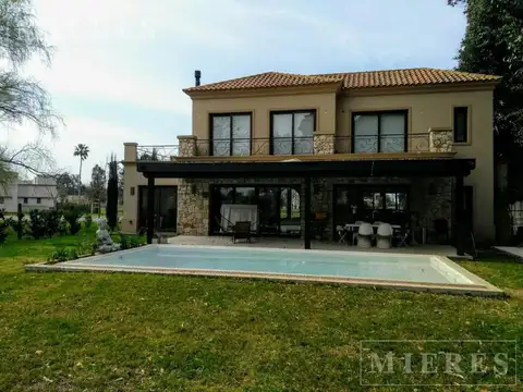 Casa en venta sobre lote interno  en área 2  San Matias