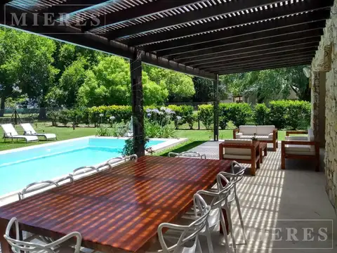 Casa en venta sobre lote interno  en área 2  San Matias