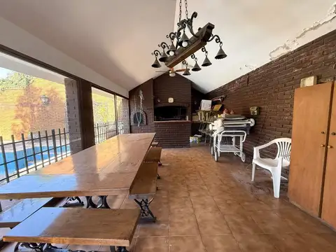 Casa en Venta con 3 cocheras