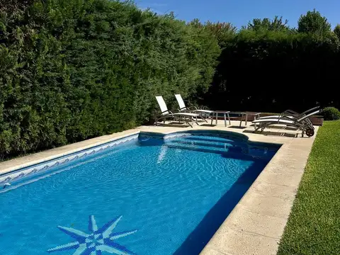 Casa 6 ambientes con 2 baños