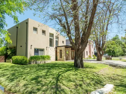 Casa 6 ambientes con 3 baños