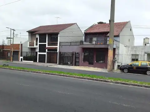 Casa en venta - 3 Dormitorios 2 Baños - 370mts2 - Quilmes