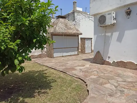 Casa 7 ambientes con 2 baños