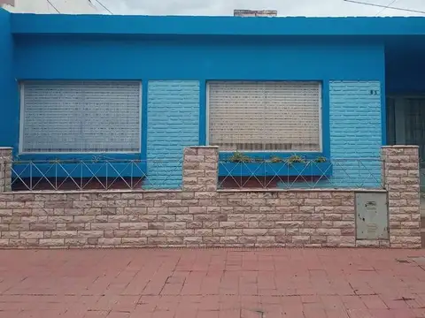 CASA 3 DORM ALTO ALBERDI EXCELENTE UBICACION