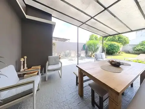 Casa de 5 ambientes en venta en Lanus Impecable 